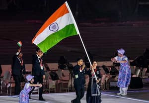 ஜப்பானில் துவங்கியது ஆசிய விளையாட்டு போட்டி; தேசிய கொடியேந்திய மனு பாகர், பவன் ஷெராவத்