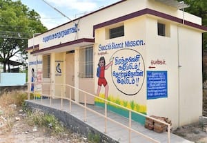  ஏழாயிரம் பண்ணை பஸ் ஸ்டாண்டில் மூடி கிடக்கும் சுகாதார வளாகம் பயணிகள் அவதி