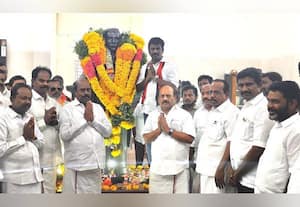 இரட்டைமலை சீனிவாசன் சிலைக்கு மரியாதை செலுத்திய தி.மு.க.,வினர்