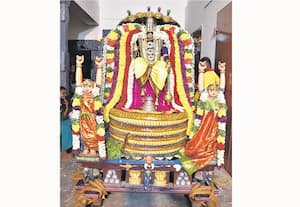 வெங்கடரமண சுவாமி கோவிலில் ஐந்து தலை நாகர் திருவீதி உலா