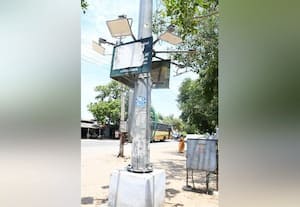  உயர்மின் கோபுர விளக்கு எரியல இருளில் தவிக்கும் பொதுமக்கள்