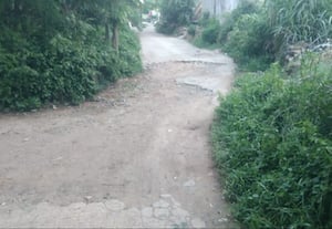  குழாய் பதிக்க தோண்டிய சாலை மண் பாதையாக மாறிய அவலம்
