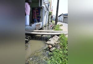  சாலையில் பள்ளம் கடைக்குள் கழிவுநீர் வெள்ளம்! கல்யாண்ஜி மில் ரோடு மக்கள் கண்ணீர்