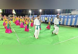  ஒயிலாட்டம் அரங்கேற்றம்