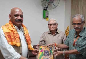 அயோத்தி ராமர் கோவில் அறக்கட்டளை சிஇஓவாக பொறுப்பேற்றார் ஜிதேந்திரா மிஸ்ரா