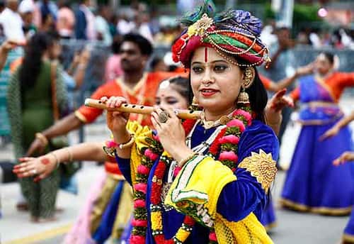 ஒரே இடத்தில் பாரத நாட்டியங்கள்:பிரம்மோற்சவத்தில் கோலகலம்!