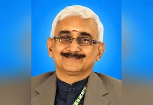  விமானத்தில் பெண்ணை காப்பாற்றிய டாக்டருக்கு ஏர்லைன்ஸ் பாராட்டு