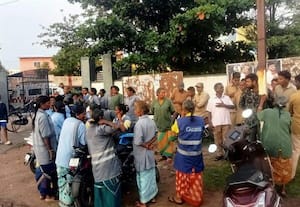  துாய்மை பணியாளர்கள் போராட்டம்