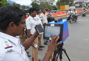  கொட்டக்குடி பாலத்தில் ஆக்கிரமிப்பு அகற்றம்