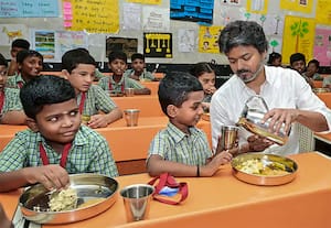  காமராஜர் காலை உணவு திட்டம்: விரிவாக்கம் தொடங்கி வைத்தார் முதல்வர் விஜய் 