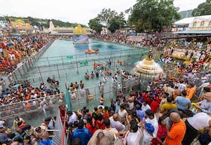 சக்கரத்தாழ்வாருக்கு தீர்த்தவாரி