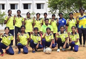  முதல்வர் கோப்பை கால்பந்து மாணவிகள் அணியினர் வெற்றி