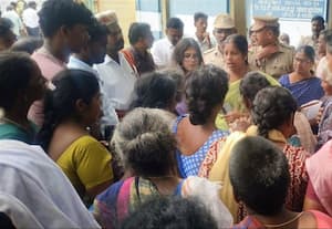  தொடரும் விபரீதம்! பல்லி விழுந்த உணவு சாப்பிட்ட 40 மாணவ - மாணவியர் 'அட்மிட்' கலெக்டரை முற்றுகையிட்ட பெற்றோர்; சமையலர்கள் பணி நீக்கம் காலை உணவு திட்டத்தில் நடக்கும் குளறுபடிகளால் மக்கள் அச்சம்