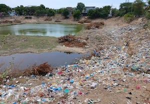  கழிவுநீர் கலப்பு, குப்பை தொட்டியாக மாறிய ராமநாதபுரம் சாயக்கார ஊருணி