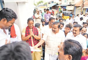 தி.மு.க., வேட்பாளருக்கு ஆதரவாக முன்னாள் அமைச்சர் நேரு பிரசாரம்