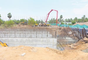 காவிரி - வெள்ளாறு வாய்க்காலில் இணைப்பு பாலம் கட்டும் பணி விறு விறு