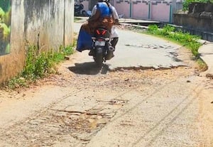  சாலைகள் படுமோசம் வாகன ஓட்டிகள் அச்சம்