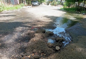  ரோட்டில் ஓடும் கழிவு நீரால் சுகாதாரகேடு