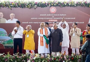 காங் ஆட்சியில் ரூ.12 லட்சம் கோடி ஊழல்; முதல் இயற்கை எரிவாயு ரயிலை துவங்கி வைத்த அமித்ஷா குற்றச்சாட்டு