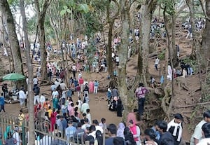  'கொடை'யில் குவிந்த சுற்றுலா பயணிகள்