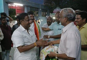  காங்., வேட்பாளர் விநாயகத்தை ஆதரித்து நேரு எம்.எல்.ஏ., ஓட்டு சேகரிப்பு