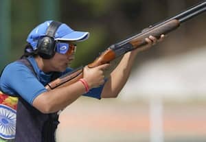வீட்டில் டிவி இல்லை; ரேஷன் கடையில் மகளின் தங்கப் பதக்க வெற்றியை அறிந்தார் நீருவின் தாய்!
