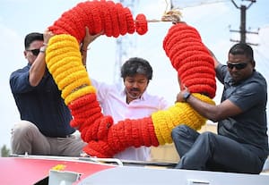 வெளியில் வேஷம்; உள்ளுக்குள் கூட்டு: தி.மு.க., - அ.தி.மு.க.,வை தாக்கிய விஜய்