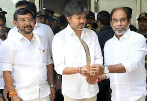  முதல்வருக்கு வெள்ளிவாள் கொடுத்து வரவேற்பு