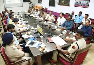 போலீஸ் உயர் அதிகாரிகள் ஆலோசனை கூட்டம்