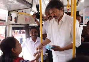 மகளிர் வெற்றி பயண திட்டம் துவக்கம்; பெண்களுக்கு இலவச டிக்கெட் வழங்கினார் முதல்வர் விஜய்