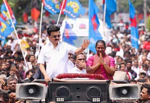 தாராபுரத்தில் திமுக வேட்பாளரை ஆதரித்து ஸ்டாலின் பிரசாரம்; ரோடு ஷோ நடத்தி ஓட்டு சேகரிப்பு