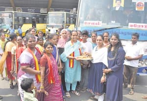 தமிழகம் முழுதும் இனி 'ப்ரீயா' போகலாம்... இனிப்பு வழங்கி பெண்கள் கொண்டாட்டம்