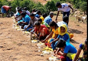 சூலப்புரம் பெருமாள் கோயில் பாறையில் அன்னதானம்
