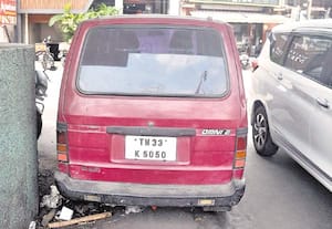 கேட்பாரற்ற வேனால் சந்தேகம்