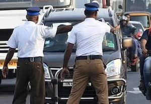 நீண்ட நேரம் சாலையில் நிற்கும் போலீசார்: வெரிகோஸ் வெயின் பாதிப்பு அதிகரிப்பு