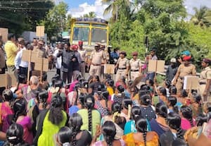 மீன்பிடி துறைமுக விரிவாக்கத்திற்கு எதிர்ப்பு: காரைக்காலில் மீனவர்கள் சாலை மறியல்