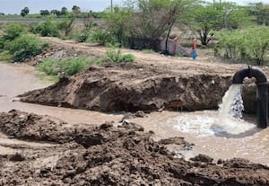 ஏர் வால்வுகளில் வீணாகும் காவிரி குடிநீர்