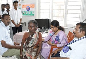 கறுப்பு பேட்ஜ் அணிந்து பணியாற்றிய டாக்டர்கள்