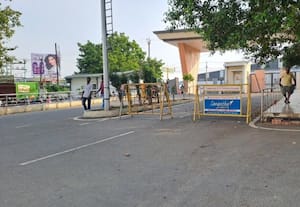 அரசு மருத்துவமனை நுழைவாயில் ஒரு வழிப்பாதையாக மாற்றம்