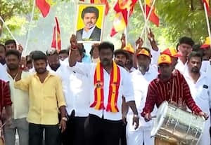 தவெக தலைமை அலுவலகத்தில் இனிப்பு வழங்கி கொண்டாட்டம்