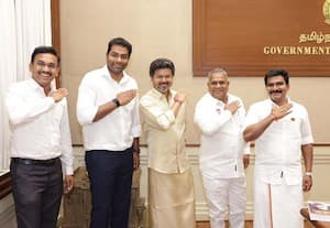 இடைத்தேர்தல் வெற்றி; அமைச்சர்களுடன் தனது பாணியில் கொண்டாடிய முதல்வர் விஜய்