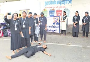 மகளிர் கல்லுாரி சார்பில் சாலை பாதுகாப்பு விழிப்புணர்வு