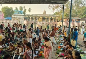 காவிரி ஆற்றில் முன்னோர்களுக்கு தர்ப்பணம்