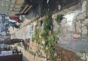 குழாய் உடைந்து 2 ஆண்டு குடிநீர் வீணாகும் அவலம்
