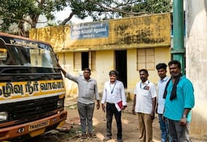 மணிமுக்தாற்றில் கழிவுகள் கொட்டிய செப்டிக் டேங்க் வேன் பறிமுதல்