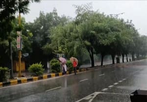 டில்லியில் பல இடங்களில் கொட்டியது கனமழை; ரெட் அலர்ட் விடுத்தது வானிலை மையம்