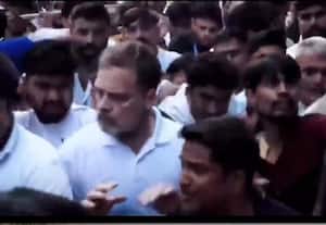 இண்டி கூட்டணி பேரணியில் பரபரப்பு; நெருக்கிய நபரை முழங்கையால் குத்திய ராகுல்