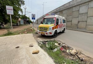 செய்தி எதிரொலி: சேதமான மழைநீர் வடிகால் சீரமைப்பு