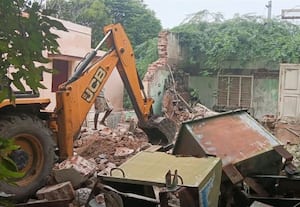 தினமலர் செய்தி எதிரொலி: இடிக்கப்பட்ட நுாலக கட்டடம்