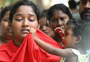 "அம்மா அழாதீங்கம்மா..." 